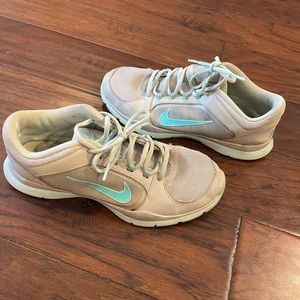 Size 8.5 Nike tennis shoes grey and teal